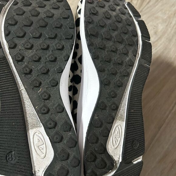 Women’s Athletic Works Leopard Print Comfort Memory Foam Running Shoes size 8.5 - Picture 3 of 6